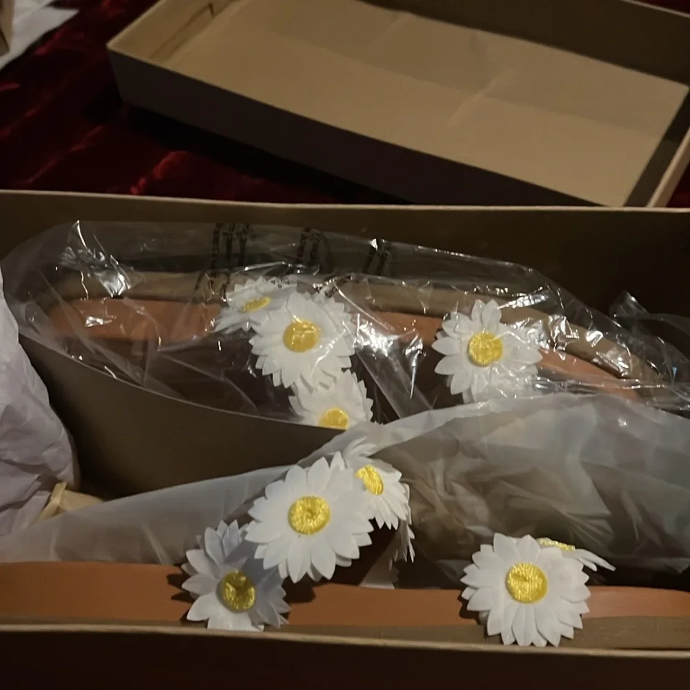 Lucky Brand LK Pallyon Daisy Sandals/ Pool Slides in White NEW Sz 8 - Picture 12 of 12